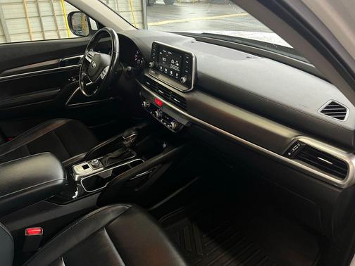 Glacial White Pearl 2021 Kia Telluride LX