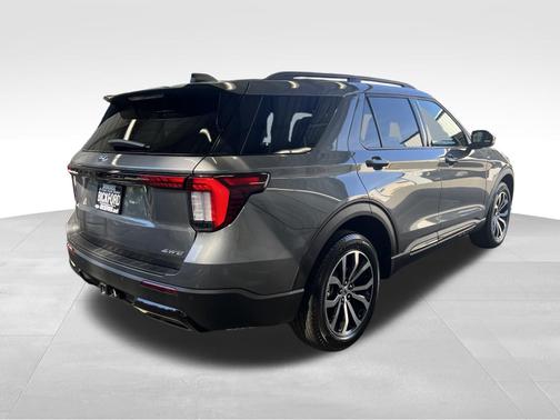 Carbonized Gray Metallic 2026 Ford Explorer ST-Line 4WD