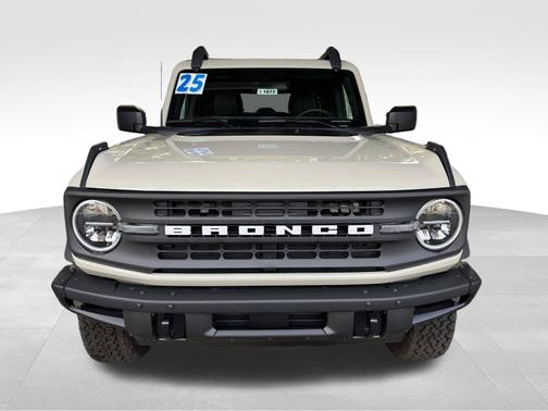 Desert Sand 2025 Ford Bronco Base