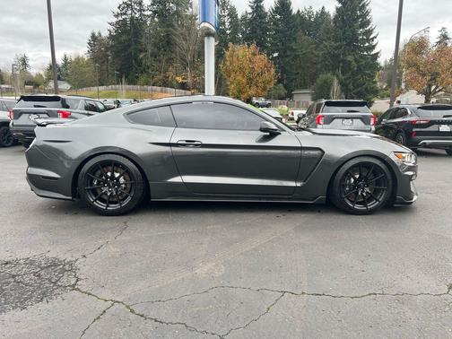 2017 Ford Shelby GT350 Base