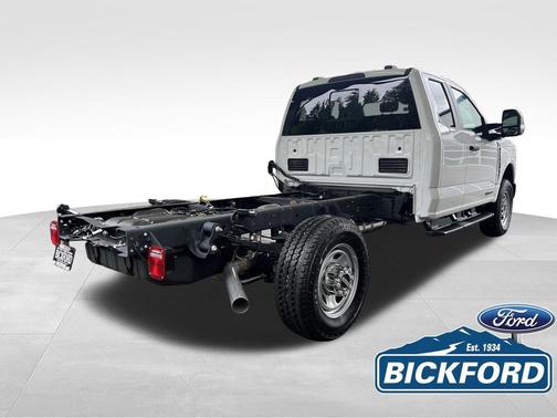 Oxford White 2026 Ford F-350 XL