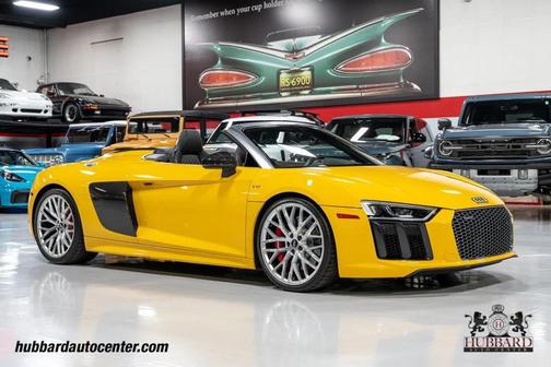Vegas Yellow/Black Roof 2017 Audi R8 V10 quattro AWD