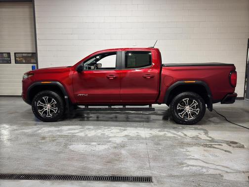 2023 GMC Canyon AT4