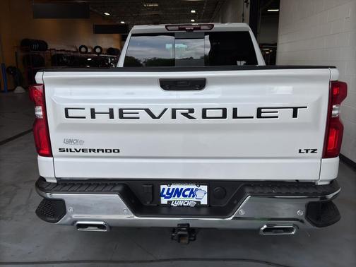 Crystal White Tricoat 2025 Chevrolet Silverado 1500 LTZ