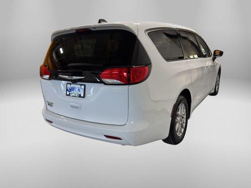 2024 Chrysler Voyager LX