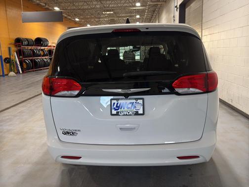 2024 Chrysler Voyager LX