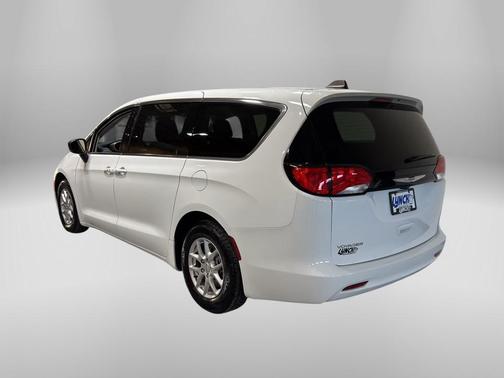 2024 Chrysler Voyager LX