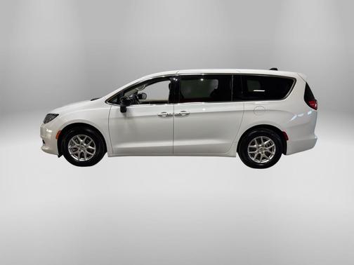 2024 Chrysler Voyager LX