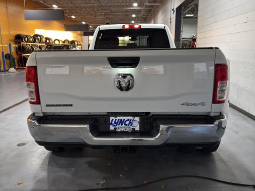 2024 RAM 3500 Big Horn Crew Cab 4x4 8' Box