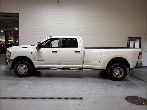 2024 RAM 3500 Big Horn Crew Cab 4x4 8' Box