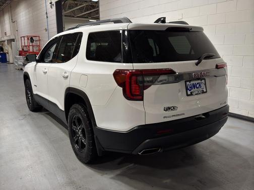 2022 GMC Acadia AT4