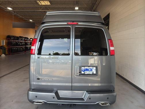 2025 Chevrolet Express 2500 RWD 2500 Regular Wheelbase WT