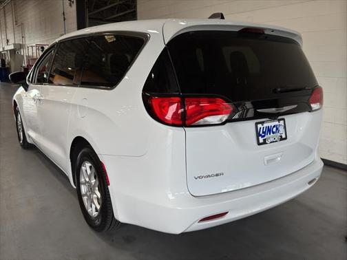 2023 Chrysler Voyager LX