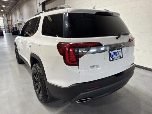 2023 GMC Acadia AWD AT4
