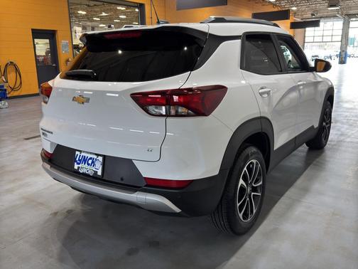 Summit White 2024 Chevrolet Trailblazer LT