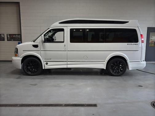 2025 Chevrolet Express 2500 RWD 2500 Regular Wheelbase WT