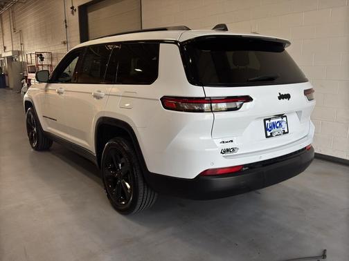 Bright White Clearcoat 2023 Jeep Grand Cherokee L Altitude