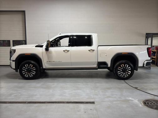 White Frost Tricoat 2025 GMC Sierra 3500 Denali