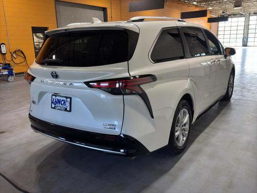 2021 Toyota Sienna Limited 7-Passenger