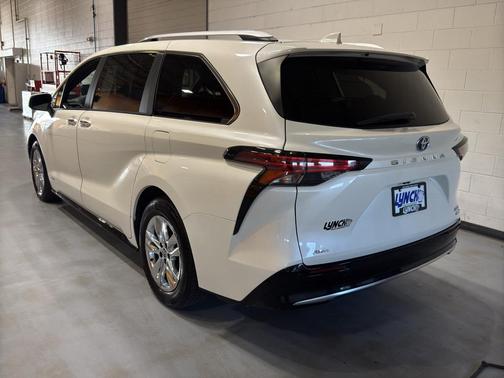 2021 Toyota Sienna Limited 7-Passenger