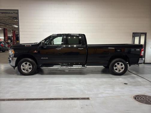 2024 RAM 3500 Big Horn Crew Cab 4x4 8' Box