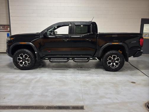 Onyx Black 2024 GMC Canyon AT4X