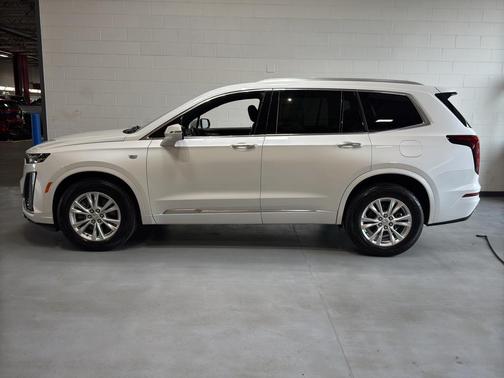 Crystal White Tricoat 2023 Cadillac XT6 Luxury AWD
