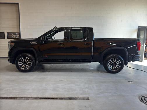 Onyx Black 2025 GMC Sierra 1500 AT4