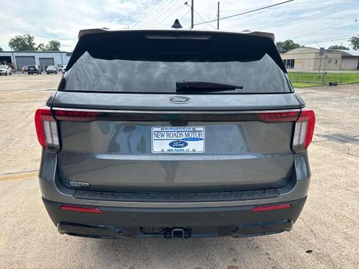 Carbonized Gray Metallic 2026 Ford Explorer ST-Line