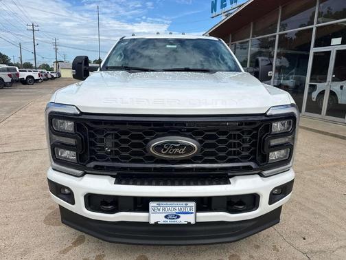 Oxford White 2026 Ford F-250 Lariat