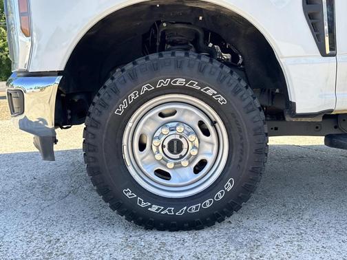 Oxford White 2024 Ford F-250 XL