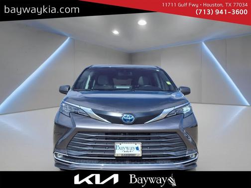 2024 Toyota Sienna XLE