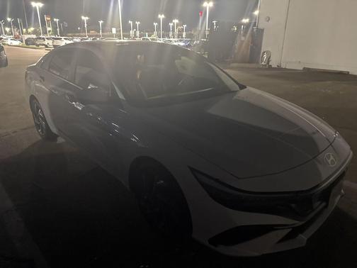 2024 Hyundai ELANTRA Limited