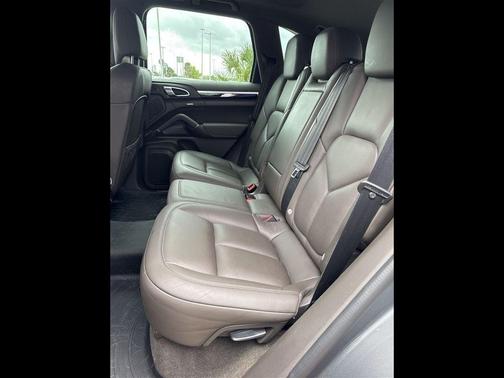 2017 Porsche Cayenne Cayenne