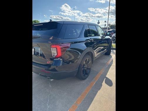 Agate Black Metallic 2022 Ford Explorer ST-Line