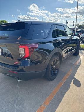 Agate Black Metallic 2022 Ford Explorer ST-Line