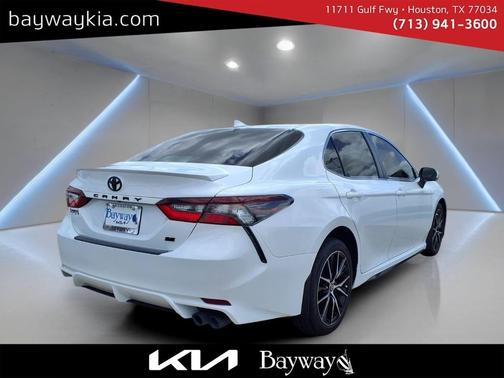 Ice Cap 2024 Toyota Camry SE