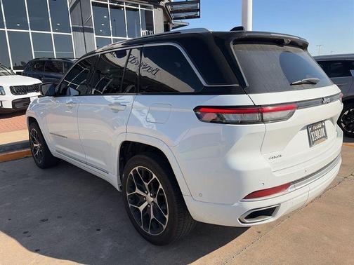 2023 Jeep Grand Cherokee Summit
