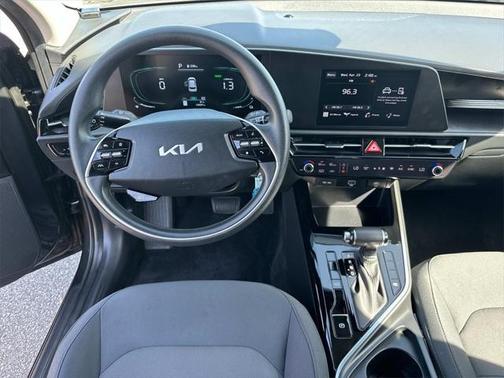 2023 Kia Niro LX