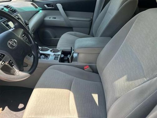 2013 Toyota Highlander SE