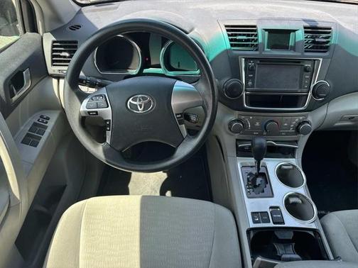 2013 Toyota Highlander SE