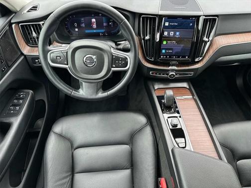 2022 Volvo XC60 Recharge Plug-In Hybrid T8 Inscription Expression