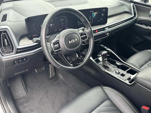 Wolf Gray 2024 Kia Sorento SX