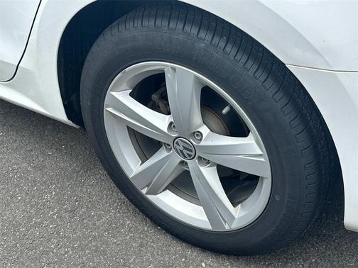 2015 Volkswagen Passat 1.8T Limited Edition