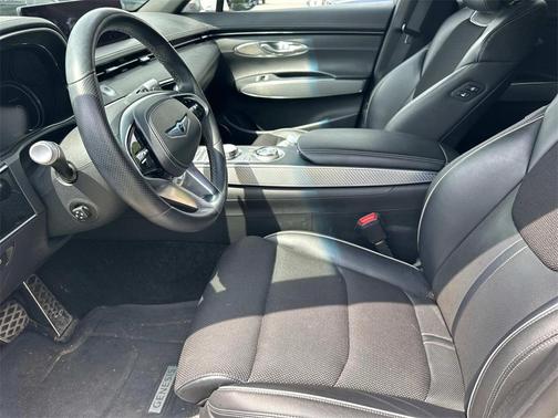 2022 Genesis GV70 2.5T AWD