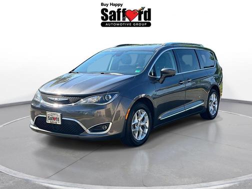 Granite Crystal Metallic Clearcoat 2017 Chrysler Pacifica Touring-L