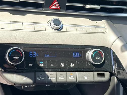 2025 Hyundai ELANTRA SEL
