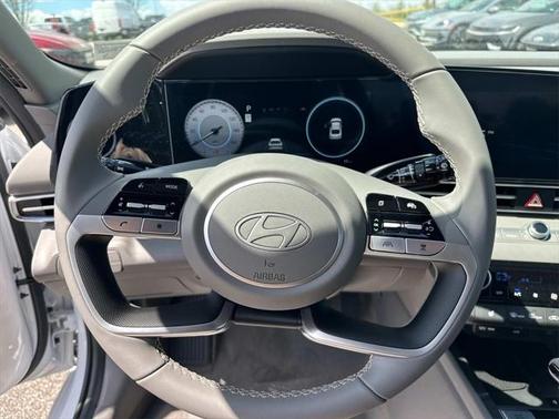 2025 Hyundai ELANTRA SEL
