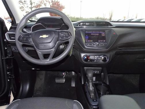 Photo 2 of 24 of 2021 Chevrolet Trailblazer LS