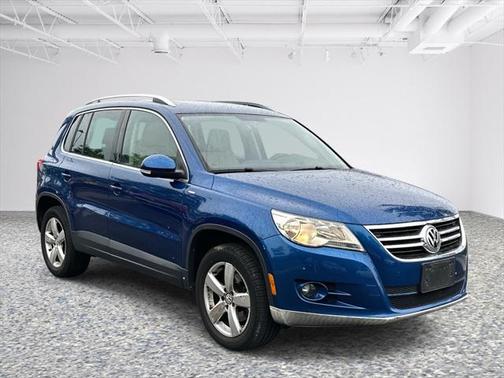 2010 Volkswagen Tiguan 2.0T Wolfsburg Edition